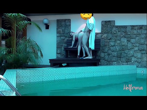 ❤️ Boss invitéiert Déngschtmeedchen an de Pool, mee konnt net engem waarm widderstoen ☑ Qualitéit Sex bei eis ❌❤